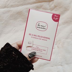 3/$15 Le Mini Macaron Gel & Nail Wipes